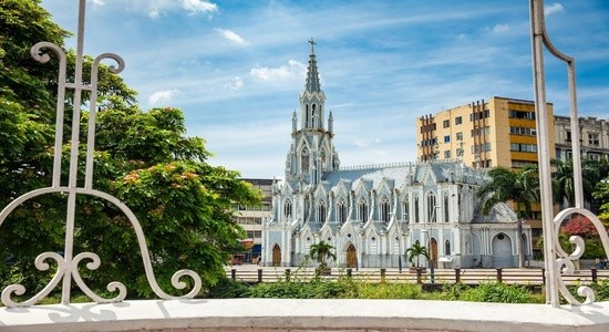 Fachada de la iglesia La Ermita en el centro de Cali