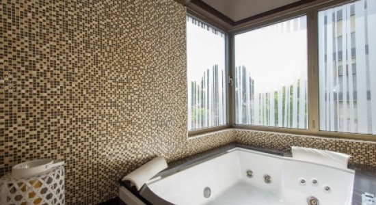 Zona de spa en el Hotel NEYA Lisboa, diseñada para la relajación y el bienestar.